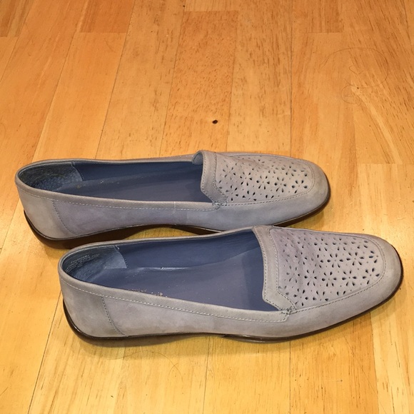 Pastel blue loafers by Easy Spirit 👀 - Picture 3 of 4